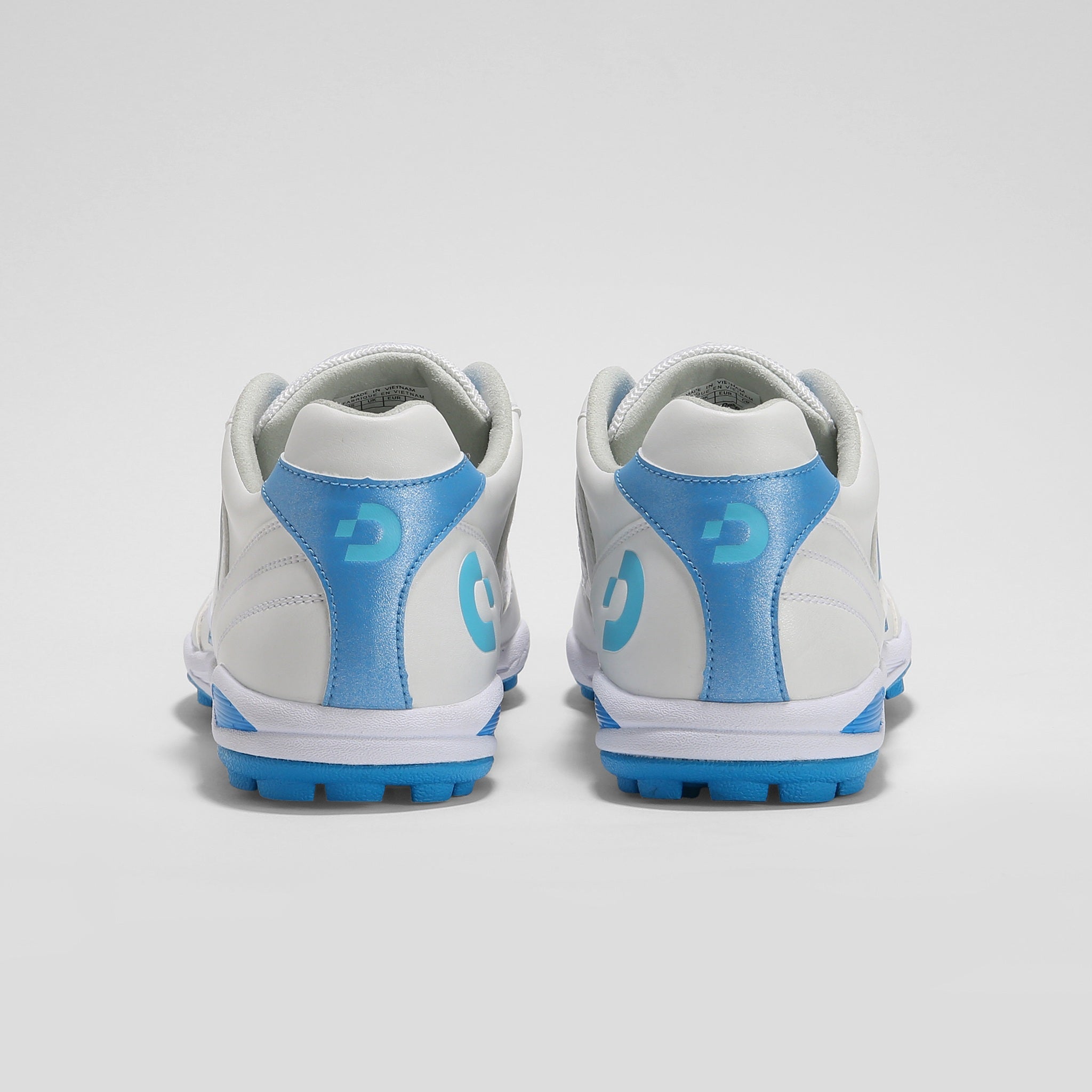Desporte Rio KT2 white turf soccer boots with turquoise logo and sole backview