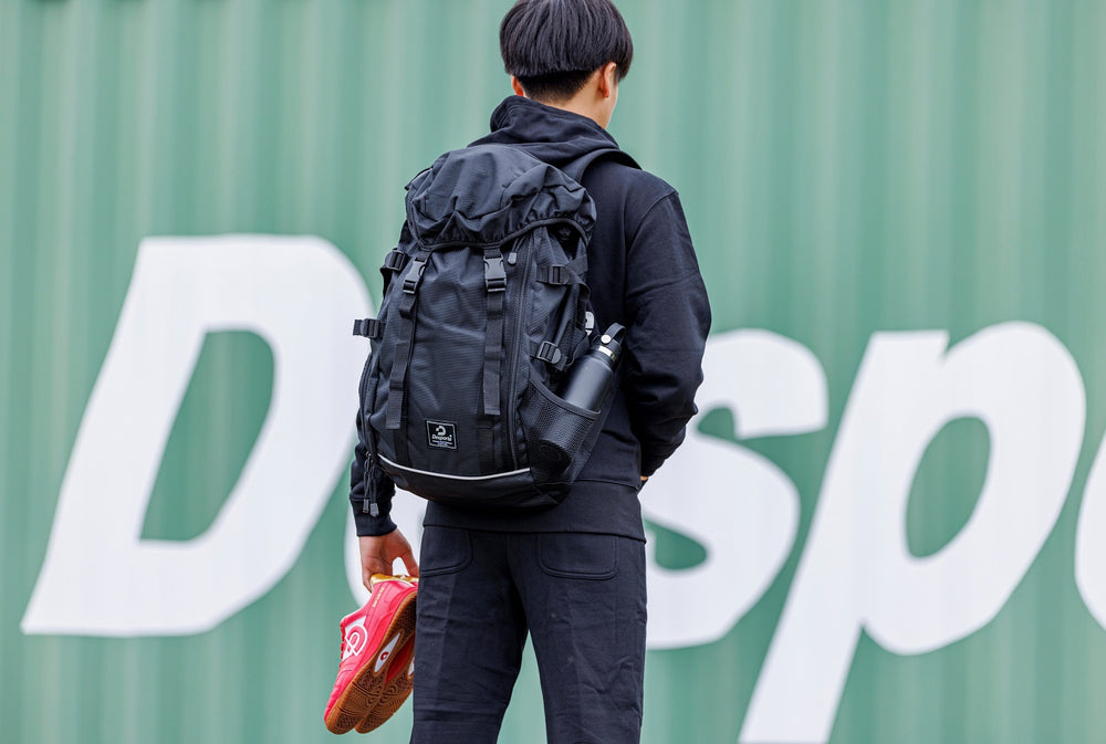 Desporte black backpack and red futsal shoes